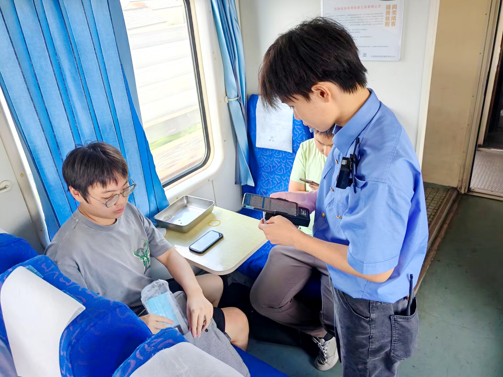 跟车2_副本.jpg