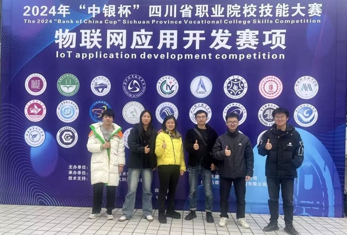 d82ef9957bd9eea68bf61155f87324c8_720.png